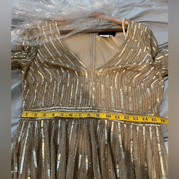 Mac Duggal Long Sleeve V-Neck Gold Gown - Picture 14 of 16